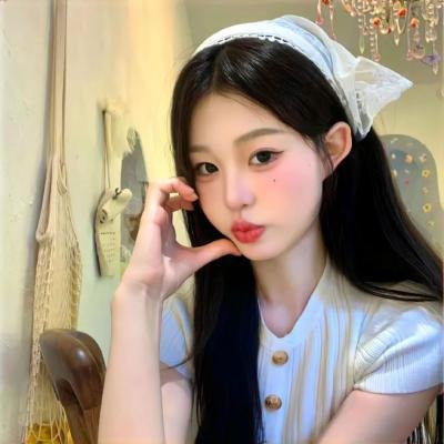 和红色中国人看电视